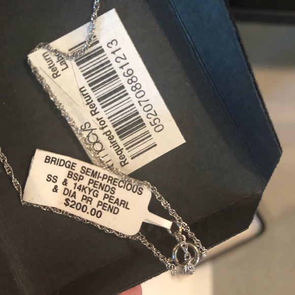 NWT pearl pendent drop necklace with diamo… - Picture 3 of 5